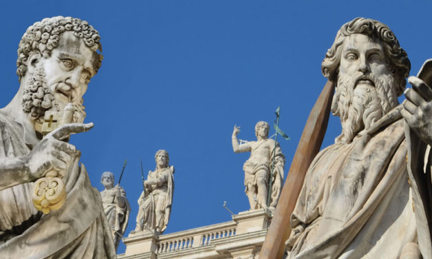 Os Apóstolos são fundamento da Igreja, em Cristo.