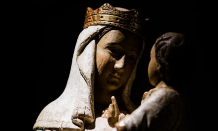 Maria é Mãe e Rainha