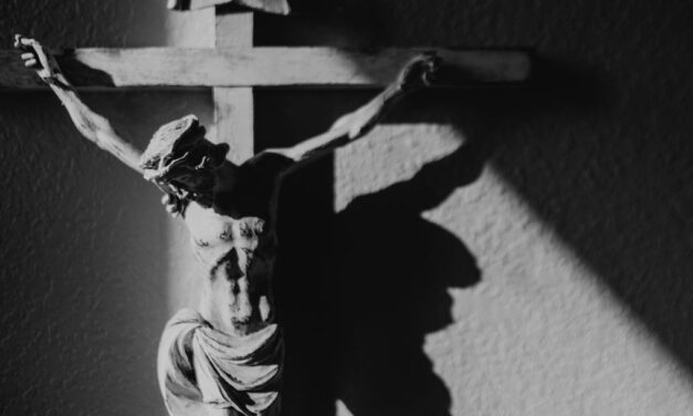 Ser olhado pelo Crucificado por Amor