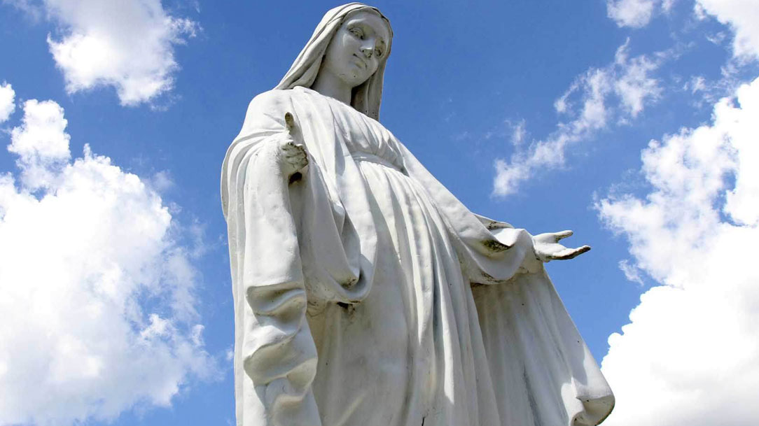 A pureza de Maria reflete a beleza a que todos somos chamados.