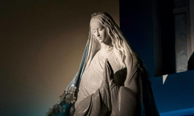 Maria é o espelho mais puro da vida de Deus