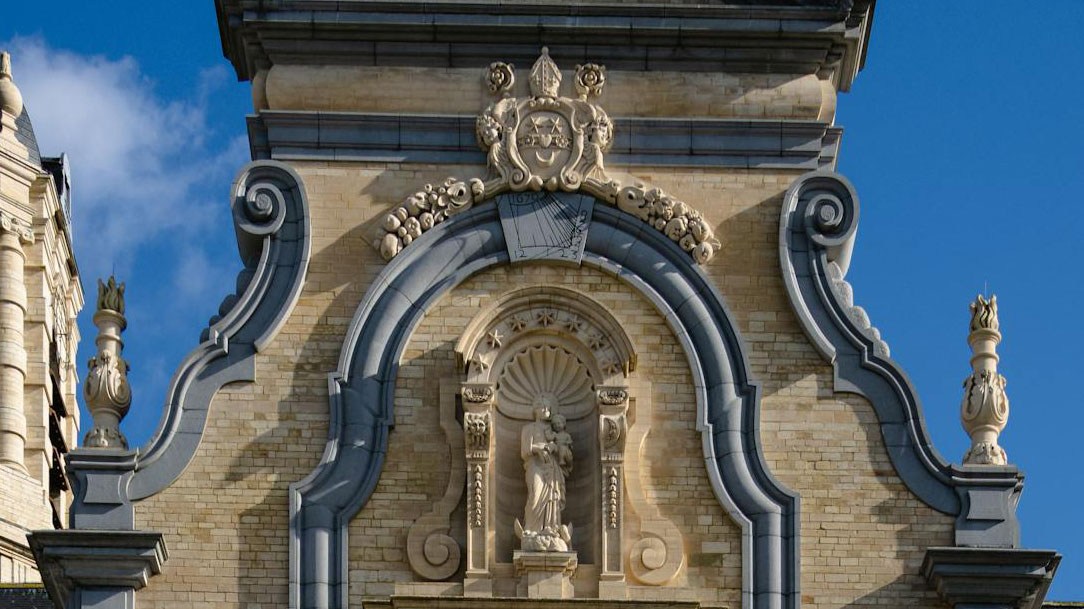 Por Maria, amar a Igreja