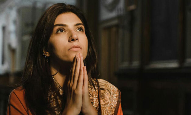 Pedindo com humildade, o Senhor atende-nos.