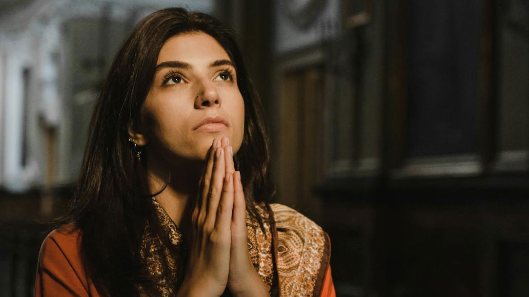 Pedindo com humildade, o Senhor atende-nos.