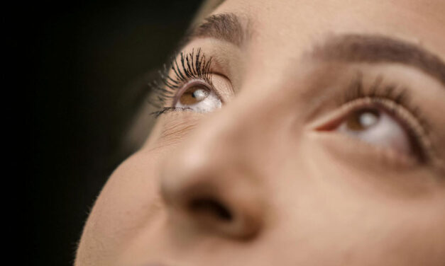 Segues-me com um olhar de amor